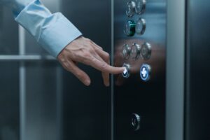 Desarrollo de proyectos de instalaciones de manutención / elevación y transporte