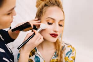 Servicios estéticos de higiene / depilación y maquillaje